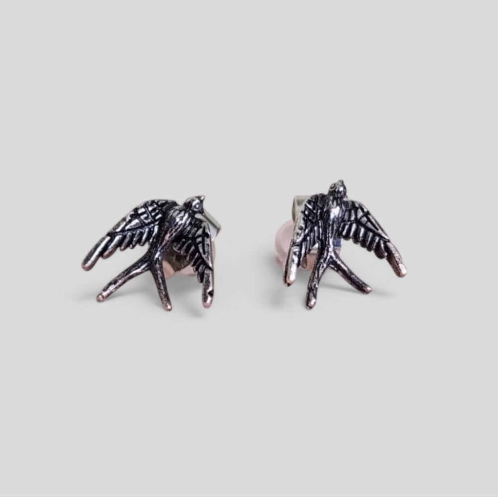3/$25 Antiqued Silver Swallow Bird Stud Earrings Gothic Cottagecore Sparrow